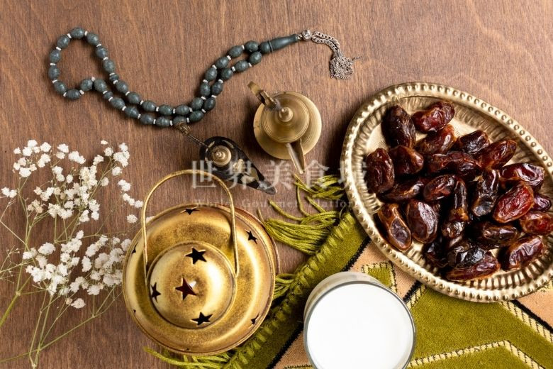 伊斯兰教常见用品，包括蜡烛、提灯、椰枣、念珠
